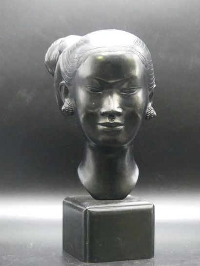 THANH LE N GUYEN (1919-2003) Tête de jeune...