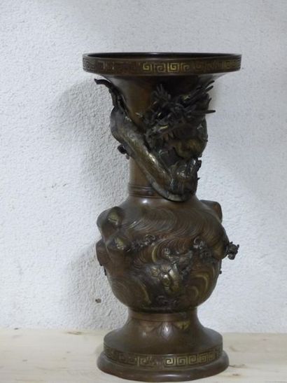 JAPON.Grand vase en bronze
JAPON. Grand vase...