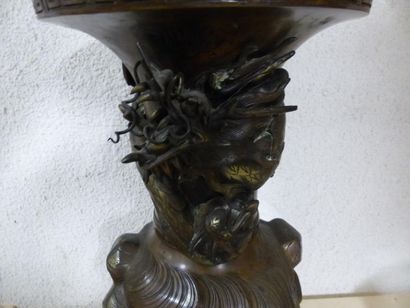 JAPON.Grand vase en bronze
JAPON. Grand vase...