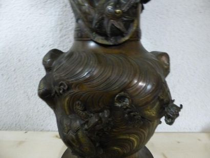 JAPON.Grand vase en bronze
JAPON. Grand vase...