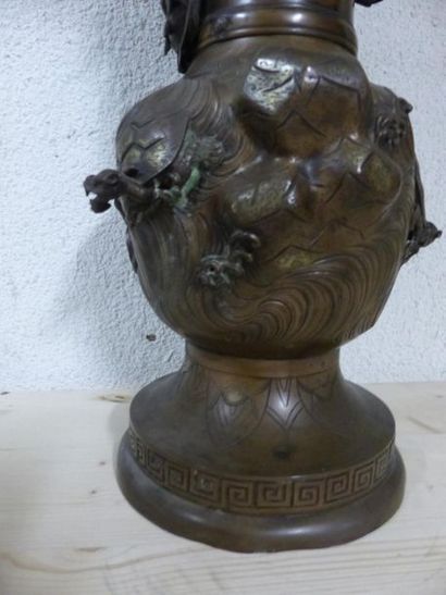 JAPON.Grand vase en bronze
JAPON. Grand vase...