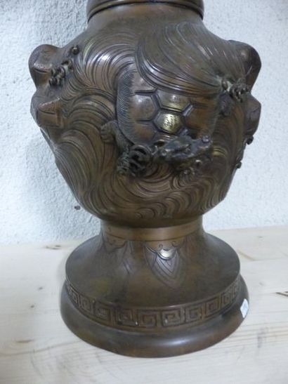 JAPON.Grand vase en bronze
JAPON. Grand vase...
