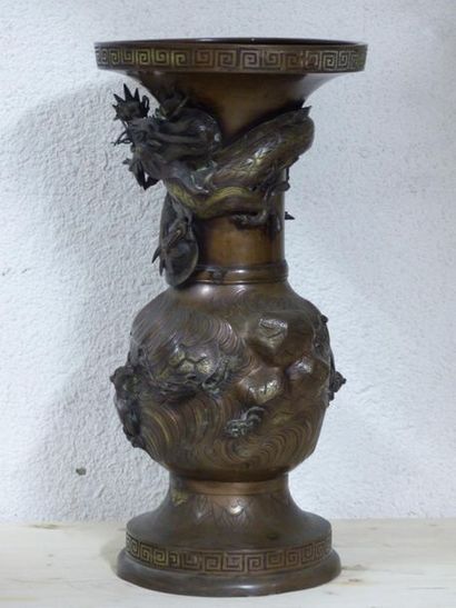 JAPON.Grand vase en bronze
JAPON. Grand vase...