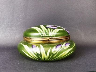 Bonboniere
In the taste of DAUM. Candy box...