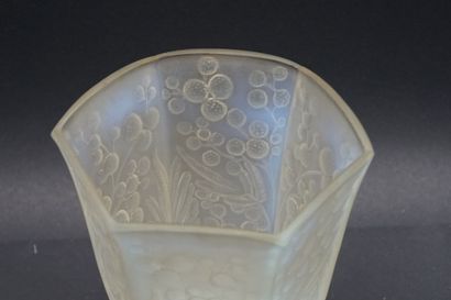 ETLING. Hexagonal vase in opalescent moulded...