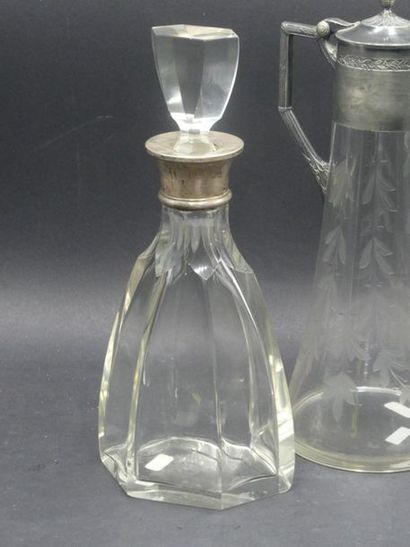 Cut crystal decanter. Silver strapping. Height:...