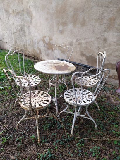 Mobilier de jardin en métal laqué blanc comprenant...