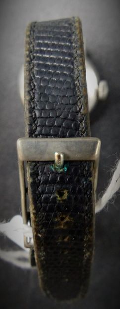 TISSOT. Montre de dame en acier. 
TISSOT....