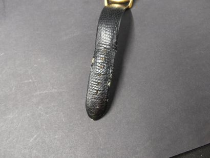 LIP. Montre d'homme en métal doré. Fonctionnement...