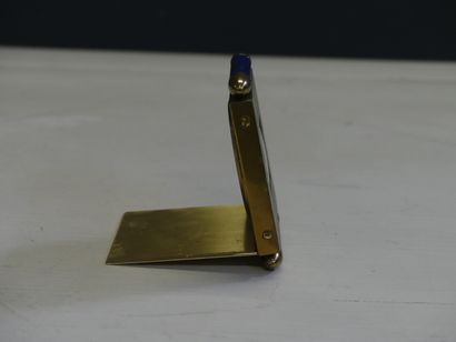 CARTIER. Pendulette de voyage à quartz en...