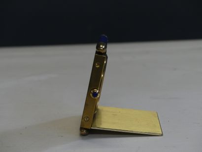 CARTIER. Pendulette de voyage à quartz en...