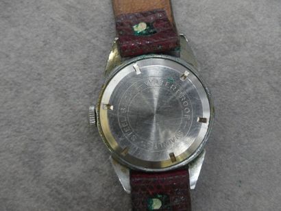 Montre d'homme de fabrication suisse en acier...