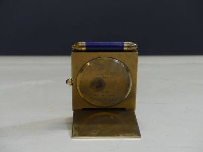 CARTIER. Pendulette de voyage à quartz en...
