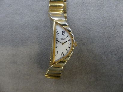 Réunion de trois montres de dame, en acier...
