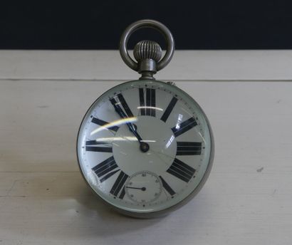 Pendulette chrono de forme sphérique, métal...