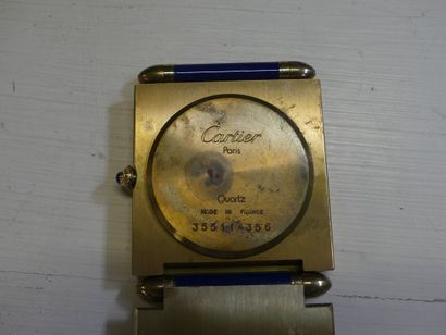 CARTIER. Pendulette de voyage à quartz en...