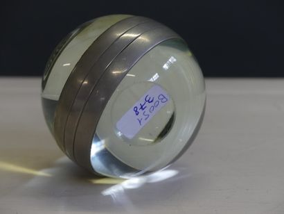 Pendulette chrono de forme sphérique, métal...