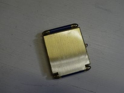 CARTIER. Pendulette de voyage à quartz en...