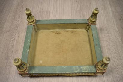 Repose-pied. Hauteur : 22 cm. Longueur :...