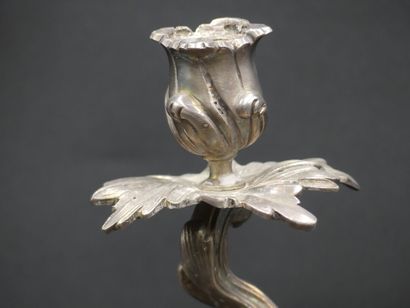 BRONZE, Bougeoir 
Un bougeoir en bronze argenté,...