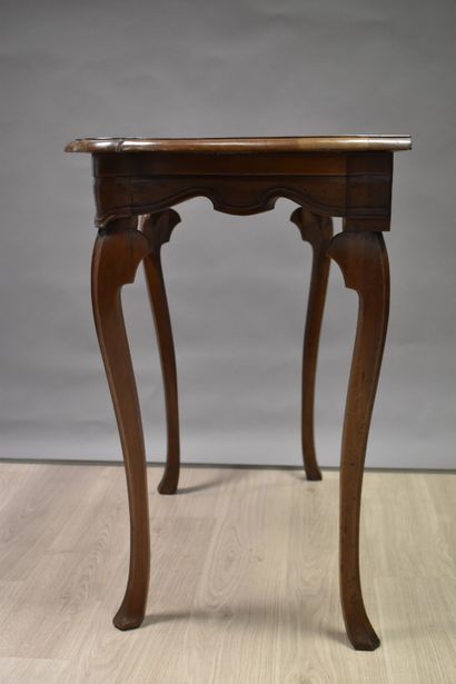 Table d'appoint en bois naturel. Epoque Louis...