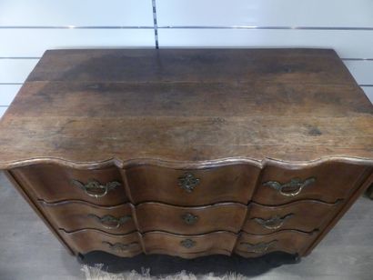 Commode XVIIIème siècle.
Commode à façade...