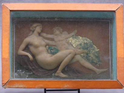 Bas reliefs. 
Suite de deux bas reliefs en...