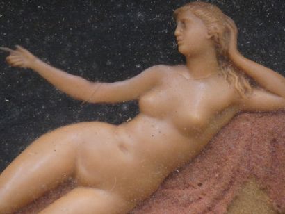 Bas reliefs. 
Suite de deux bas reliefs en...