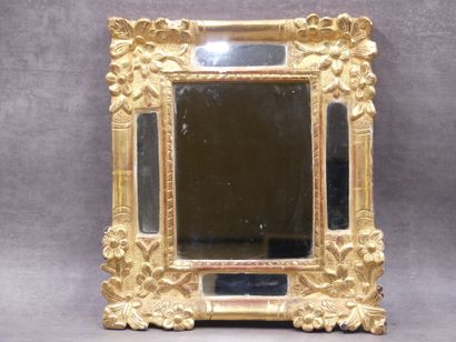 Miroir à parecloses en bois mouluré et sculpté...