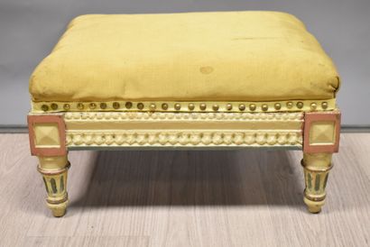Repose-pied. Hauteur : 22 cm. Longueur :...