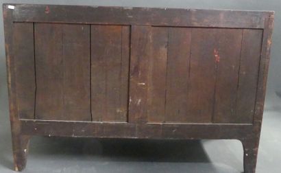Commode galbée en marquetée ouvrant par cinq...