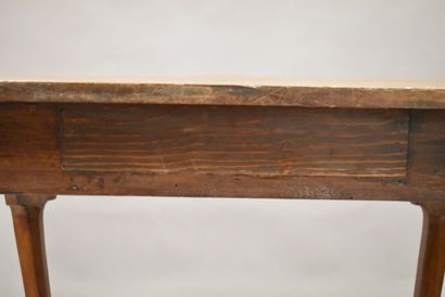 Table d'appoint en bois naturel. Epoque Louis...