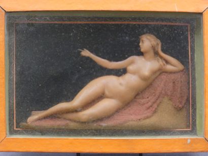 Bas reliefs. 
Suite de deux bas reliefs en...