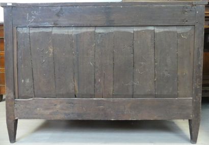 Commode en marqueterie ouvrant par trois...