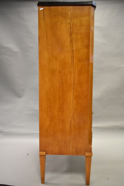 Secrétaire Louis XVI
Secrétaire en bois ouvrant...