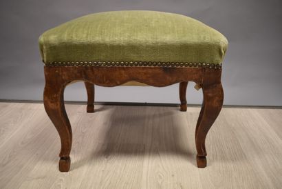 Tabouret en bois de forme carrée, assise...