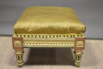 Repose-pied. Hauteur : 22 cm. Longueur :...
