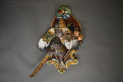 Important sujet en barbotine polychrome représentant...