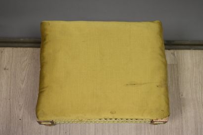 Repose-pied. Hauteur : 22 cm. Longueur :...