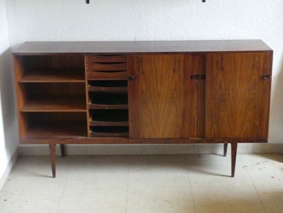 ROSEGREEN HANSEN. Enfilade en Teck de forme...