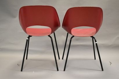 Pierre GUARICHE. Paire de chaises Tulipe...