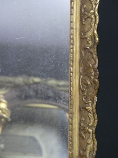 Miroir à fronton ajouré Louis XV
Miroir à...
