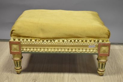 Repose-pied. Hauteur : 22 cm. Longueur :...