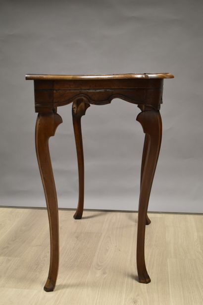 Table d'appoint en bois naturel. Epoque Louis...