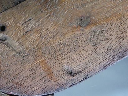 Commode galbée en marquetée ouvrant par cinq...
