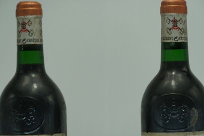 2 bouteilles de Graves Château Pape-Clément...
