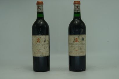 2 bouteilles de Graves Château Pape-Clément...