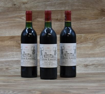 3 bouteilles de CHATEAU LAGRANGE 1982. Bons...