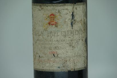 2 bouteilles de Graves Château Pape-Clément...