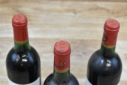 3 bouteilles de CHATEAU LAGRANGE 1982. Bons...